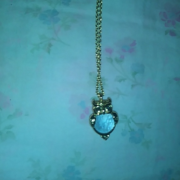 Rose gold pearl owl necklace - Picture 2 of 4